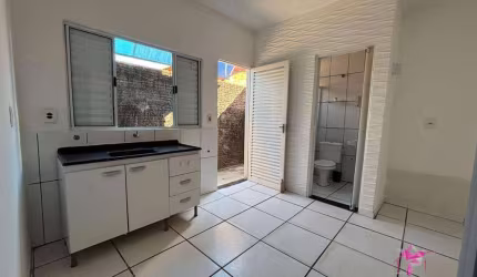 Kitnet com 1 dormitório para alugar, 22 m² por R$ 600,00/mês - Jardim Bonsucesso - Leme/SP