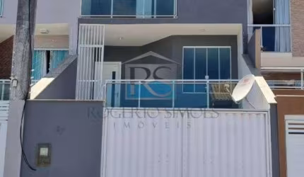 Ótima casa com 03 quartos, sendo 01 suíte 02 vagas cobertas de garagem - Jardim Vitória Macaé-RJ
