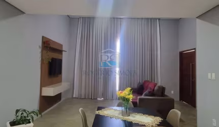 Casa linear com 03 quartos, sendo 01 suíte - Em condomínio com área de lazer, lindo bosque e segurança 24h