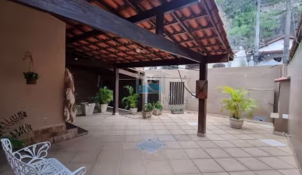 Excelente casa com 4 quartos, sendo 02 suítes no Jardim Pinheiro