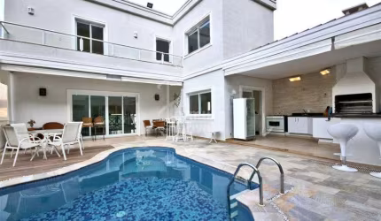 Alphasítio - Casa com 450m², 5 suítes, elevador, piscina aquecida e pomar no Alphasítio