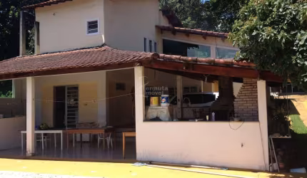 Chácara com 3000m², 3 dormitórios, 1 suíte, 4 banheiros em Santana de Parnaíba