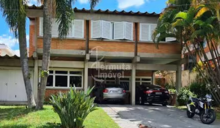 Alphaville Residencial 02 - Casa à venda com 300m², 2 suítes, sala de estar e jantar, sala de TV, escritório e 2 vagas de garagem no Residencial Alphaville 2