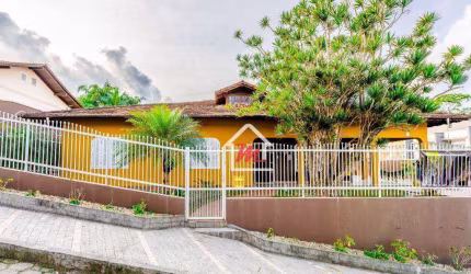 Casa com piscina, 3 dormitórios à venda, 271 m² por R$ 750.000 - Itoupava Central - Blumenau/SC