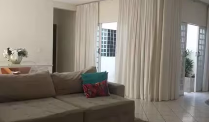 Casa à venda no bairro Jardim América em Goiânia/GO