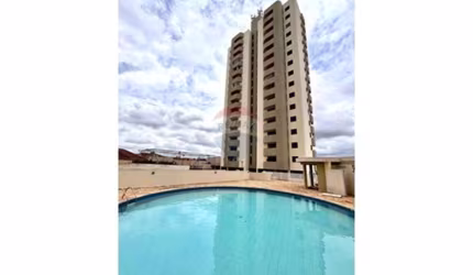 Apartamento à venda no Residencial Málaga, 3 quartos sendo 1 suite, 3 banheiros, 2 vagas de garagem, próximo ao Hospital de base.