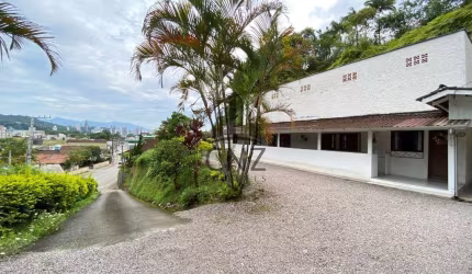 Imperdível oportunidade: Casa para venda em Brusque-SC, bairro Souza Cruz, com 3 quartos, 2 salas, 2 banheiros, 1 vaga de garagem e 180,00m².