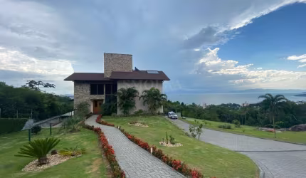Casa com 3 quartos à venda na Rua Waldemar Figueiró, 317, João Paulo, Florianópolis por R$ 13.000.000