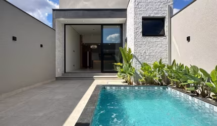 LINDO IMOVÉL COM PISCINA