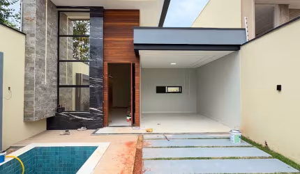 Linda casa com piscina, ótimo padrão