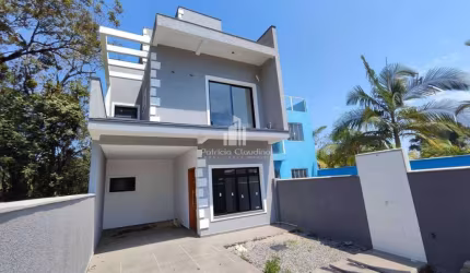 Triplex a 550 metros do mar,  com 03 dormitórios ( 01 suite)