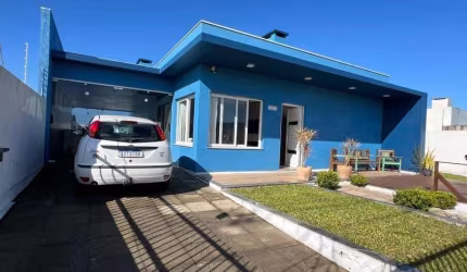 Lindo imovel com sala de estar com lareira, living e amplo espaco