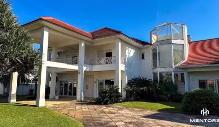 Amplo Sobrado Mobiliado em Dois Lotes no Green Village Golf Clube