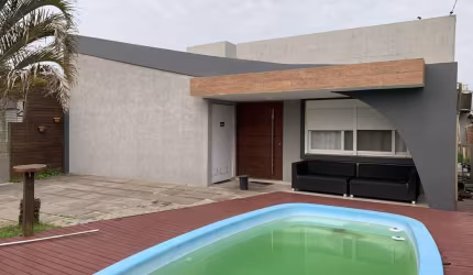 Casa Fora de Condomínio Mobiliada e Decorada com Piscina em Xangri-lá - Venda