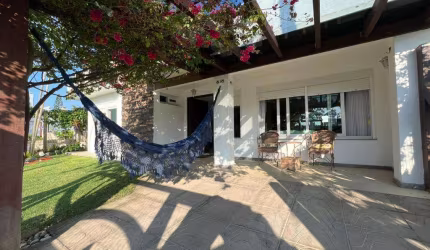 Casa Fora de Condomínio em Noiva Do Mar, Xangri-lá - Mobiliada e Decorada - Venda