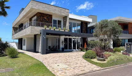 Sobrado de Alto Padrão com Vista para o Lago!