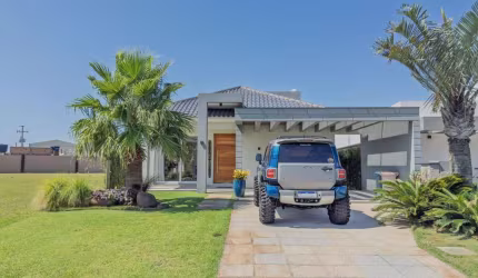 Casa Térrea com Fundo para Área Verde e Piscina no Condomínio Riviera Xangri-La