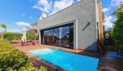 Casa Térrea com Vista Longa do Lago e Design Diferenciado no Condomínio Riviera Xangri-Lá