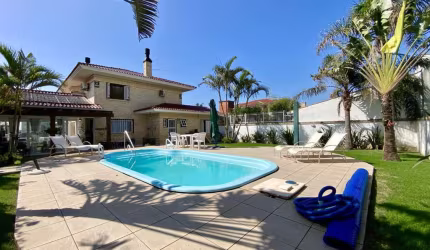 Casa Mobiliada com Piscina em Atlântida, Xangri-lá - Venda