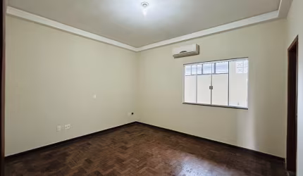 Sala comercial com frente para JK