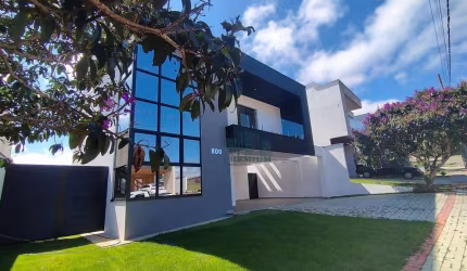 Casa com 3 Suítes no Condomínio Alvim