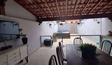 Linda casa com 4 quartos 2 suítes venda e aluguel - Centro