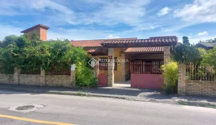 Casa com 4 quartos à venda na Rodovia Haroldo Soares Glavan, 5931, Cacupé, Florianópolis, 230 m2 por R$ 3.500.000