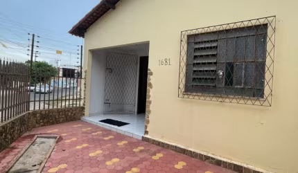 Casa Comercial á Venda ! Bairro centro , Teresina -PI  Fone 86 98106 0359