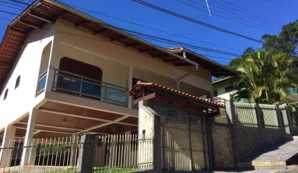 Casa com 3 dormitórios para alugar, 140 m² por R$ 2.800/mês - Garcia - Blumenau/SC