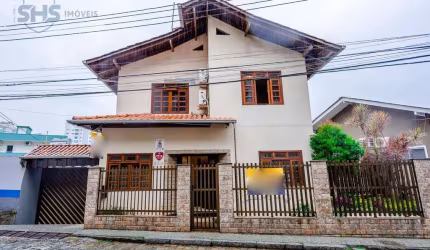 Casa com 3 dormitórios à venda, 482 m² por R$ 1.500.000,00 - Petrópolis - Blumenau/SC