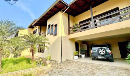 Casa com 3 dormitórios à venda, 291 m² por R$ 898.000,00 - Garcia - Blumenau/SC