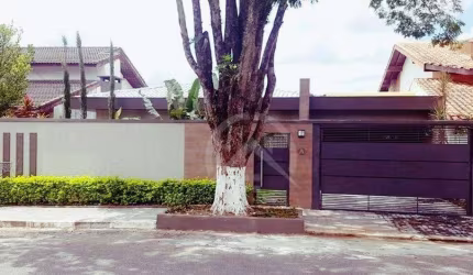 Linda Casa Térrea 3 suítes em Bairro Nobre de Atibaia /SP