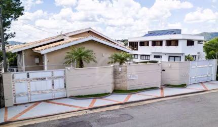 Casa com 4 dormitórios à venda, 562 m² por R$ 1.990.000 - Vila Santista - Atibaia/SP
