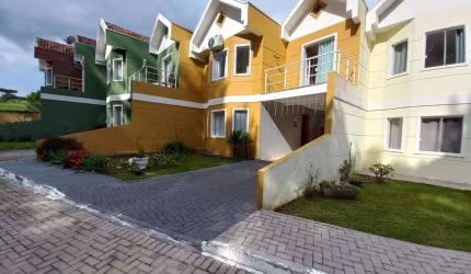 Sobrado em condomínio fechado com 156m², 3 dormitórios sendo 1 suíte próximo ao parque do lago