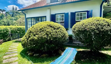 Linda casa em estilo colonial em Itaipava!