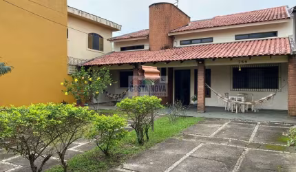 Sobrado a venda,  4 quartos sendo 2 suites, 3 banheiros, 4 vagas. Bairro Mirim