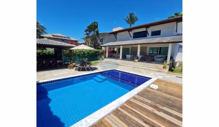 'Luxo à Beira-Mar: Casa de Sonho em Muro Alto'
