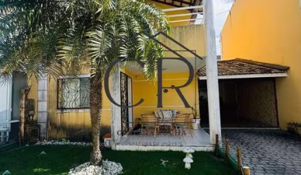 Maravilhosa casa em condomínio super bem localizado!