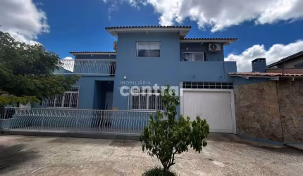 Casa 4 dormitórios com piscina