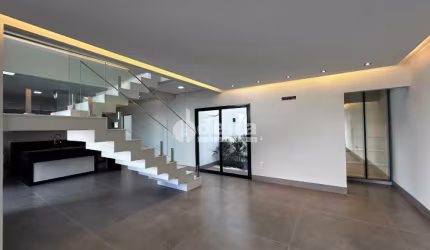 Casa residencial disponível para venda no bairro Grand Ville em Uberlândia - MG.