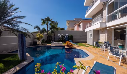 Casa sobrado em condomínio à venda no Condomínio Jardim Theodora, 4 suítes, 425m² de área construída e 602m² de área total
