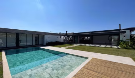 Casa térrea à venda no Condomínio Terras de São José II, 5 suítes, com 540m² de área construída e 2.132m² de área total