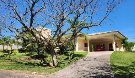 Casa à venda no condomínio Chácaras Flora em Itu, com 337,28m² de área construída e 1.298,30m² de terreno.