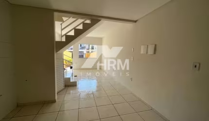 Sobrado com 02 quartos no Bairro Santa Regina em Camboriú/SC