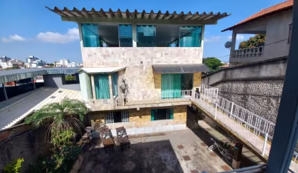 Casa excelente no Floramar - opção para 2 moradias + terraço