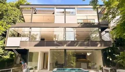 Casa Exclusiva com 5 Suítes à Venda no Jardim de Itanhangá – Conforto e Sofisticação