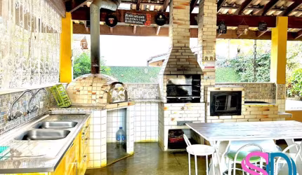 Linda casa, com 4 dormitórios, em condomínio fechado, para venda, em Ubatuba - SP