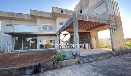 Casa à venda no Rezende em Varginha com 4 quartos, 3 suítes, 4 banheiros, churrasqueira e 2 vagas