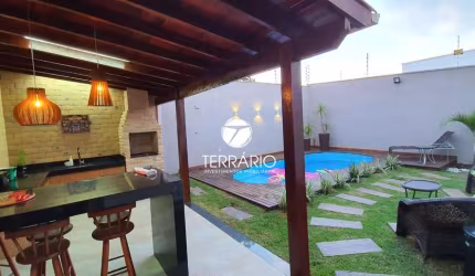 Casa à venda no Porto Real em Varginha com piscina, 3 quartos, 1 suíte, churrasqueira, 4 vagas