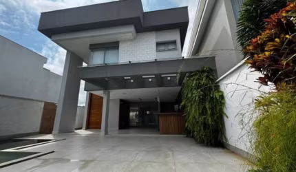 Casa triplex 300 m² com 3 suítes, para venda ou locação, no condomínio Riviera Del Sol